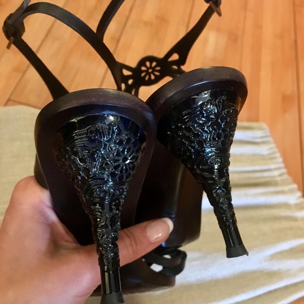 Worn once Leather Limited Edition Valentino Sandal